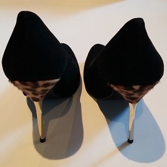Stuart Weitzman Dagger Black Suede Pumps NIB 5.5 - Picture 6 of 7